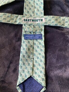 Vineyard Vines Dartmouth Silk Tie with Green & White Darts